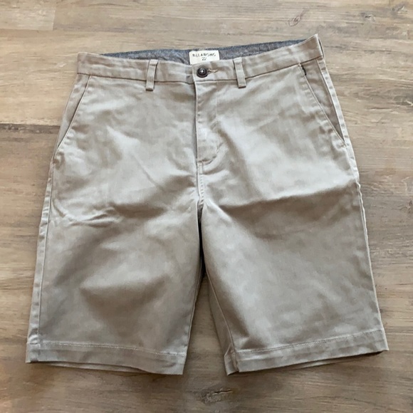Men’s Shorts - Picture 1 of 3